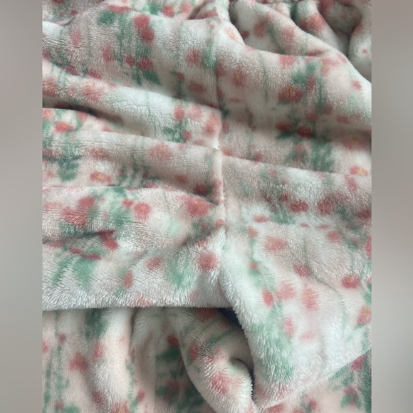 ❤️4 for $25❤️Floral Pajama Set with Bows - Picture 2 of 3